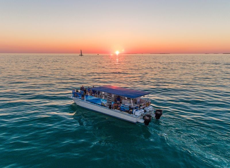 Barefoot Billy's sunset harbor cruise - Image 1