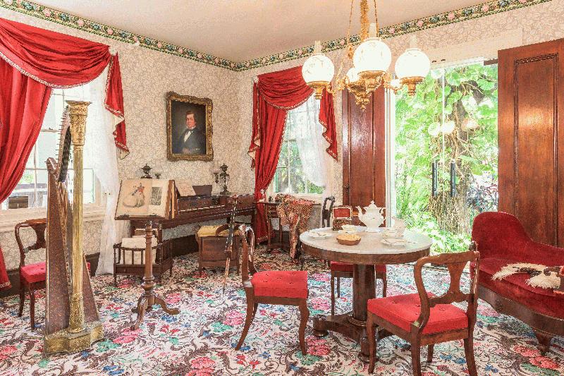 Audubon house AND tropical gardens - Image 3