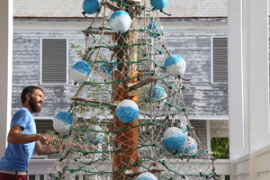 Billy puts the finishing touches on a nautical Christmas tree at a local resort. (Photo by Carol Tedesco, Florida Keys News Bureau)