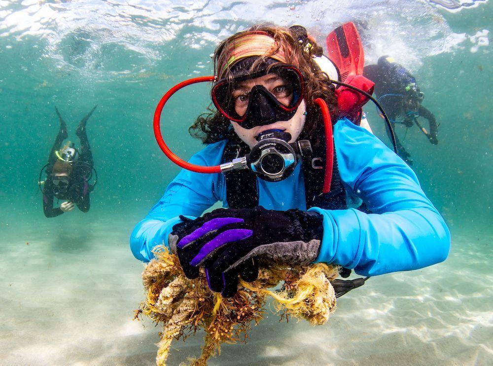 Autumn Blum diving