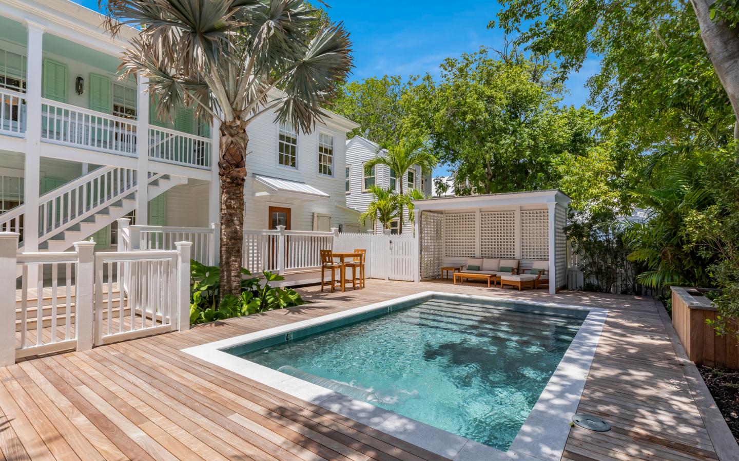 Scarlet Mango Inn, The