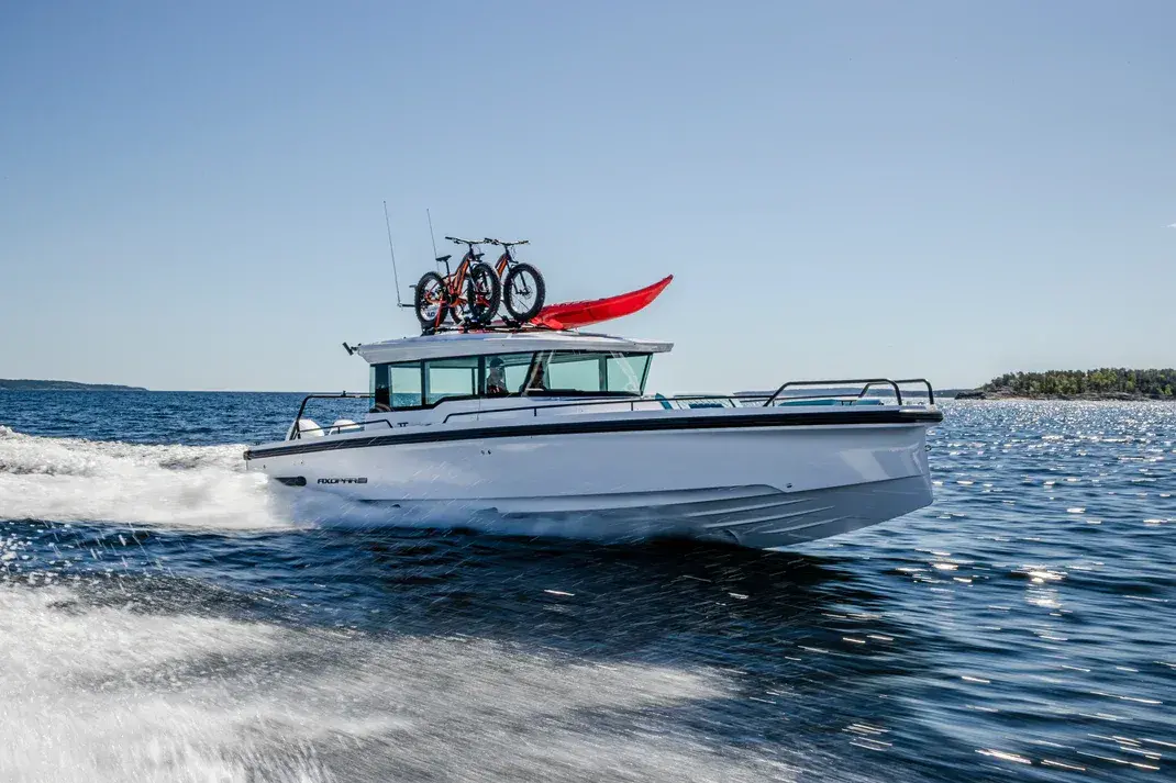 SeaEO Luxury Boat Charters