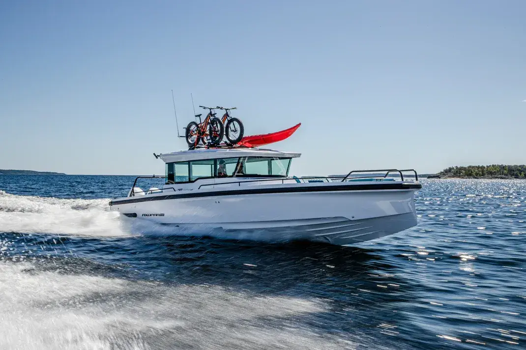 SeaEO Luxury Boat Charters
