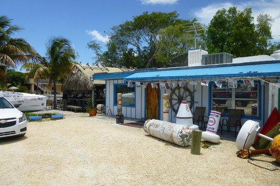 Shipwrecks Bar & Grill