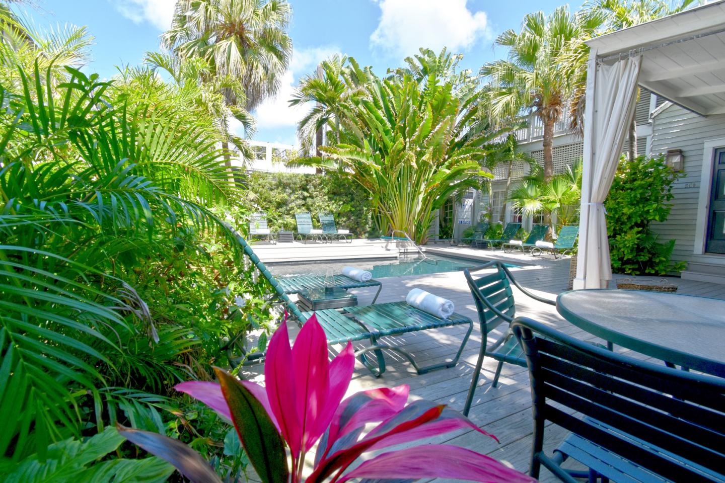 Simonton Court Historic Inn & Cottages