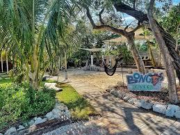 Bongo's Botanical Beer Garden and Cafe