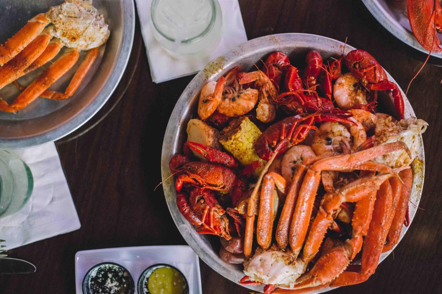 Wahoo's Seafood Bar and Grill